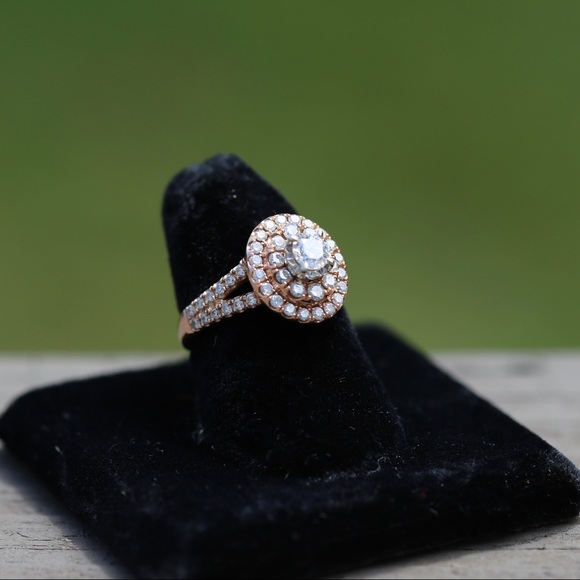 Helzberg 14k rose gold diamond engagement ring - Picture 4 of 6